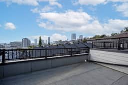 Modern Villa in the heart of Crescent Heights - Image 2