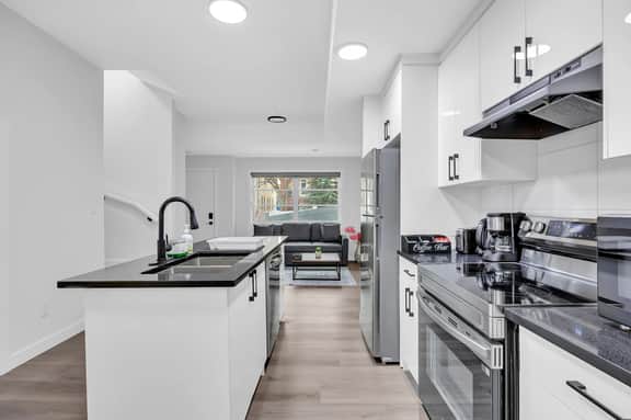 Modern Villa in the heart of Crescent Heights - Image 2
