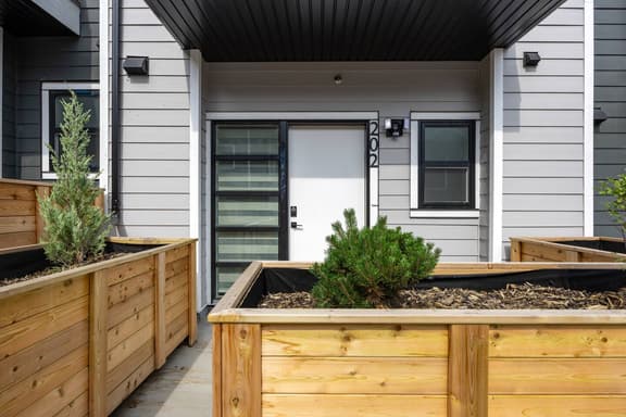 Steps to Downtown-Crescent Heights